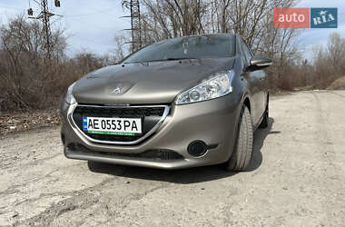 Хетчбек Peugeot 208 2013 в Вільногірську