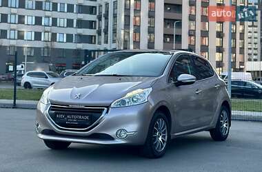 Хэтчбек Peugeot 208 2015 в 