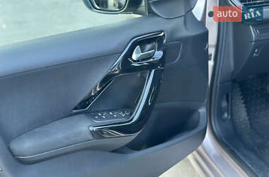 Хэтчбек Peugeot 208 2015 в 