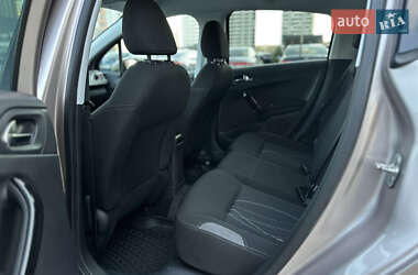 Хэтчбек Peugeot 208 2015 в 