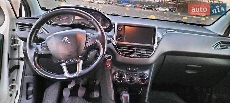 Хетчбек Peugeot 208 2015 в Києві