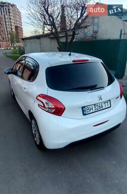 Хэтчбек Peugeot 208 2014 в 