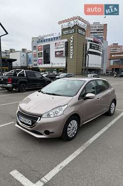 Хетчбек Peugeot 208 2015 в Києві