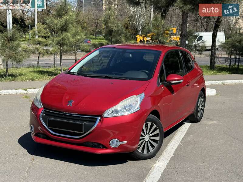 Хэтчбек Peugeot 208 2014 в 