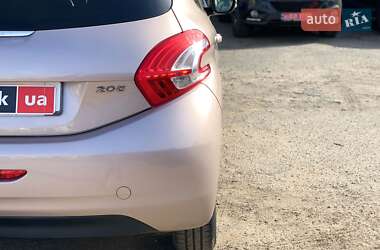 Хетчбек Peugeot 208 2013 в 