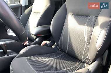 Хетчбек Peugeot 208 2013 в 