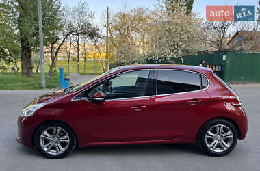 Хэтчбек Peugeot 208 2013 в 