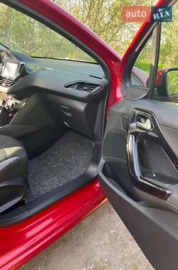 Хэтчбек Peugeot 208 2013 в 