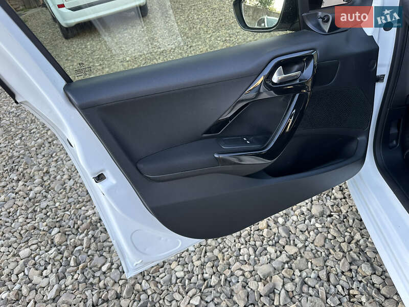Хетчбек Peugeot 208 2012 в Стрию