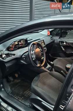 Хетчбек Peugeot 208 2017 в 