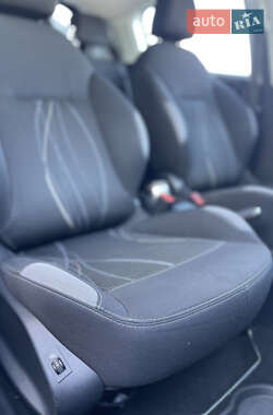 Хэтчбек Peugeot 208 2013 в 