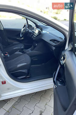 Хэтчбек Peugeot 208 2013 в 