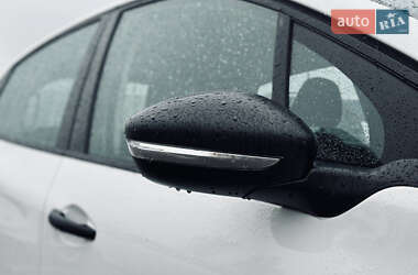 Хэтчбек Peugeot 208 2014 в 