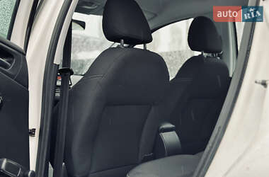 Хэтчбек Peugeot 208 2014 в 