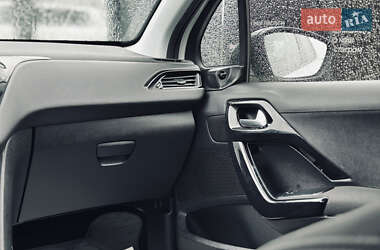 Хэтчбек Peugeot 208 2014 в 