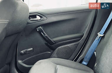 Хэтчбек Peugeot 208 2014 в 