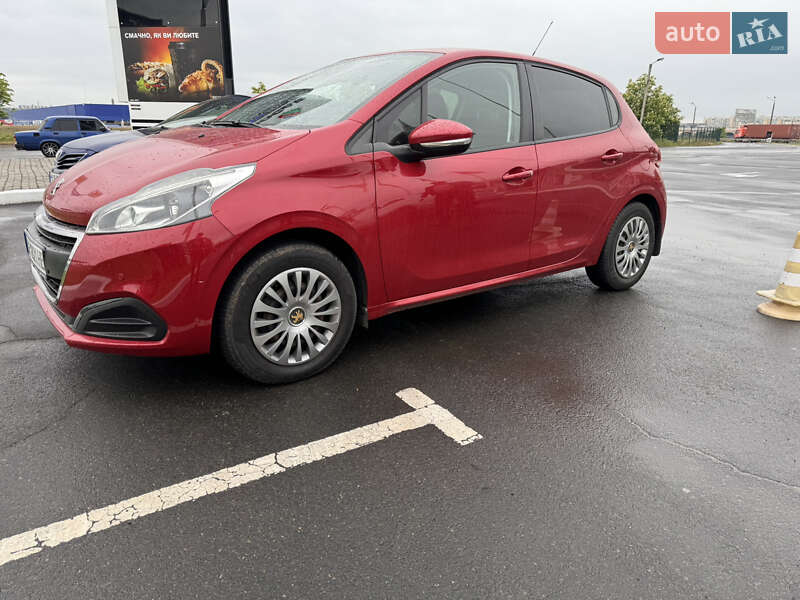 Хетчбек Peugeot 208 2015 в 