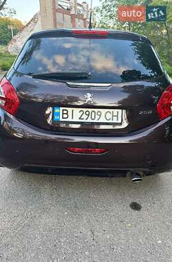 Хетчбек Peugeot 208 2013 в 