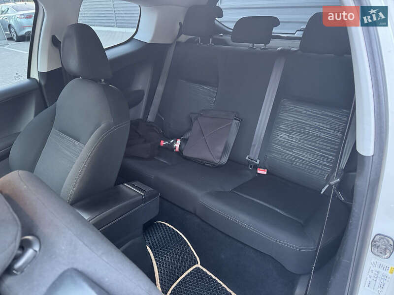 Хетчбек Peugeot 208 2016 в Києві