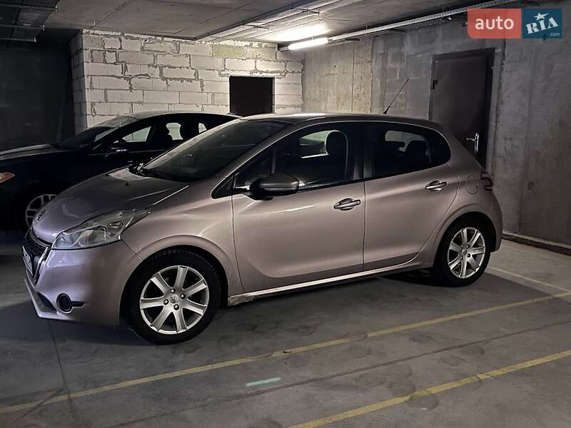 Peugeot 208 2012