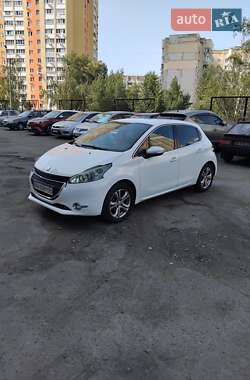 Хэтчбек Peugeot 208 2013 в Киеве