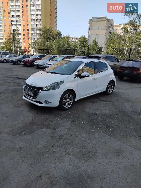 Peugeot 208 2013