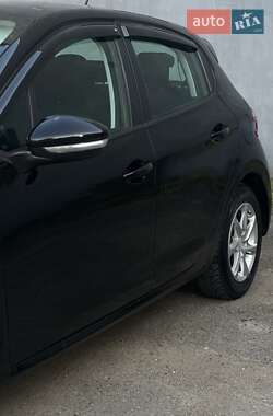 Хэтчбек Peugeot 208 2013 в 