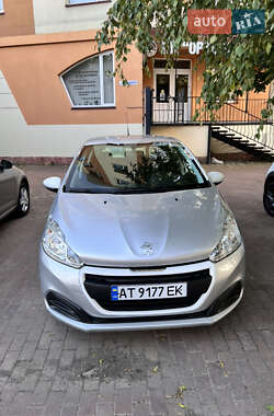 Хетчбек Peugeot 208 2016 в Івано-Франківську