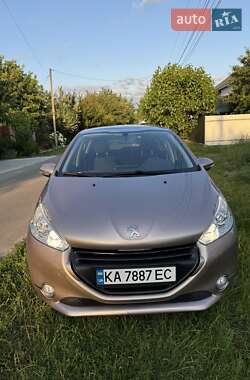 Хетчбек Peugeot 208 2014 в Обухові
