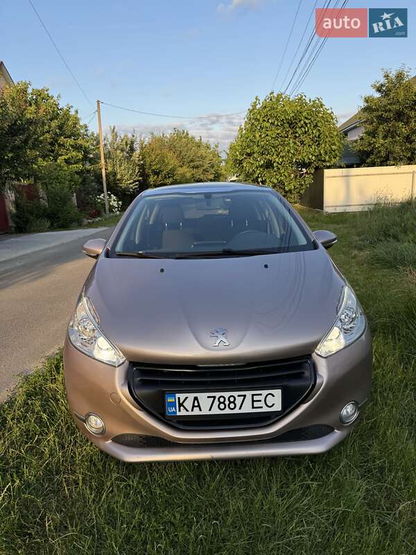 Peugeot 208 2014