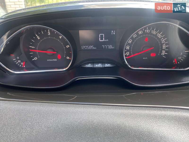 Хетчбек Peugeot 208 2014 в Львові