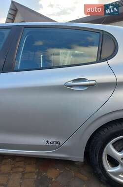 Хетчбек Peugeot 208 2015 в 