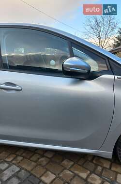 Хетчбек Peugeot 208 2015 в 