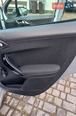 Хетчбек Peugeot 208 2015 в 