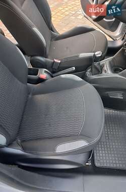Хетчбек Peugeot 208 2015 в 