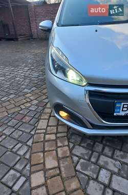 Хетчбек Peugeot 208 2015 в 