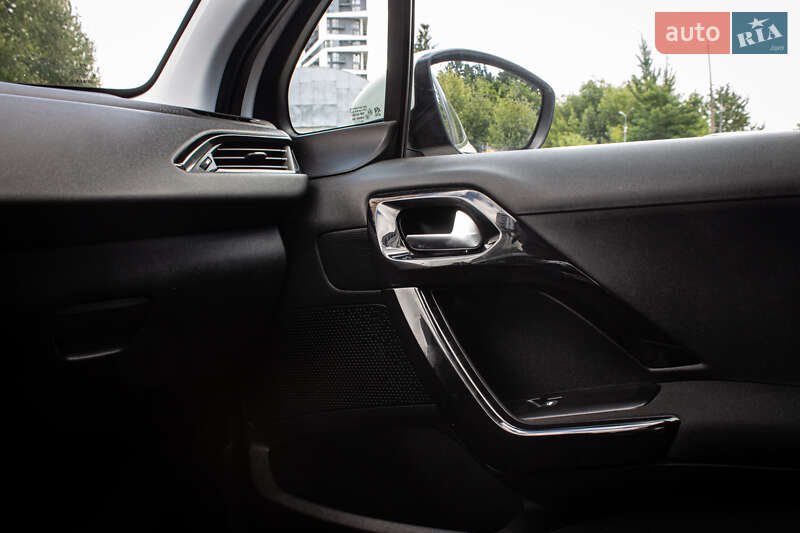 Хэтчбек Peugeot 208 2018 в Львове фото 22 Хэтчбек Peugeot 208 2018 в Львове