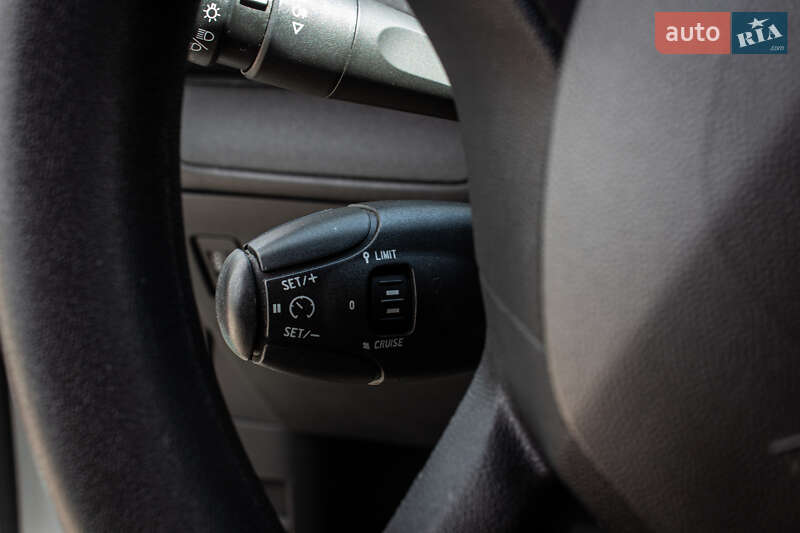 Хэтчбек Peugeot 208 2018 в Львове фото 28 Хэтчбек Peugeot 208 2018 в Львове