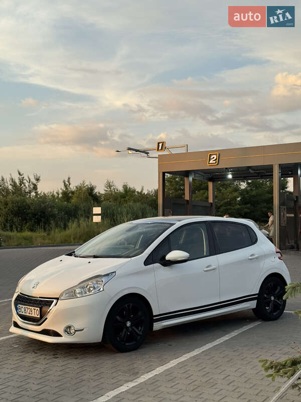 Хэтчбек Peugeot 208 2013 в Виннице