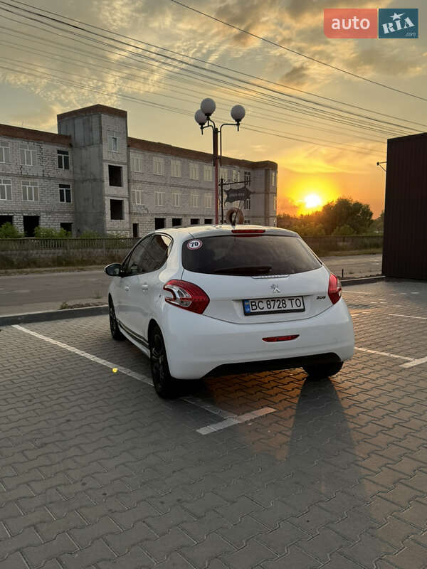 Хэтчбек Peugeot 208 2013 в Виннице