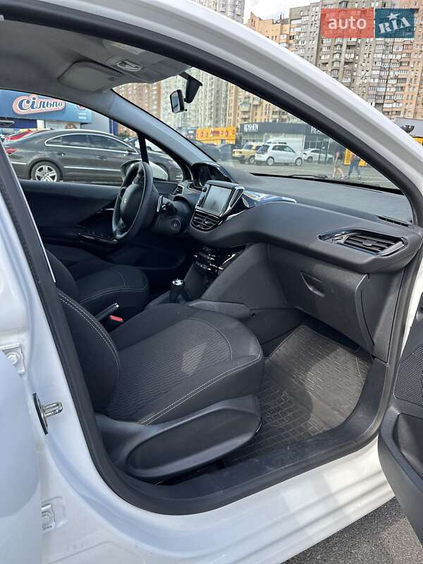 Хэтчбек Peugeot 208 2017 в Киеве