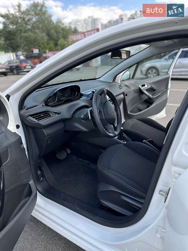 Хэтчбек Peugeot 208 2017 в Киеве