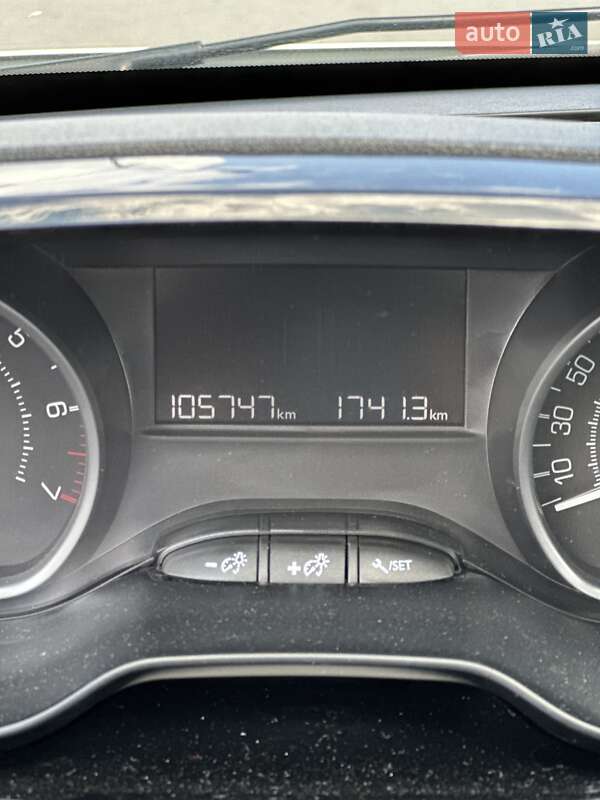 Хэтчбек Peugeot 208 2017 в Киеве