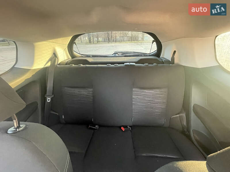 Хетчбек Peugeot 208 2013 в Кривому Розі