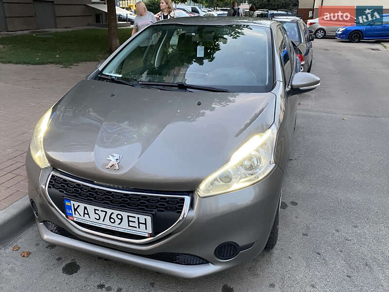 Хэтчбек Peugeot 208 2013 в Киеве