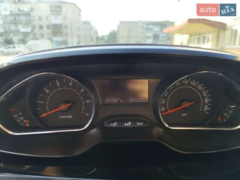 Хетчбек Peugeot 208 2013 в Звягелі