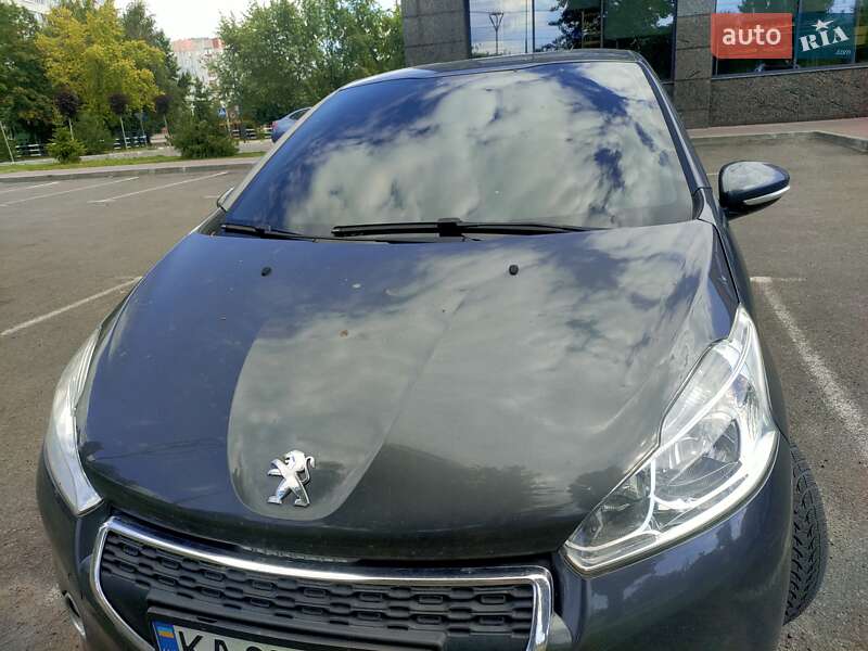 Peugeot 208 2012