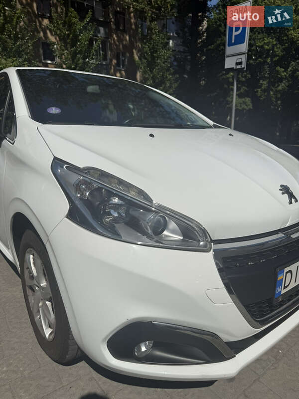 Хэтчбек Peugeot 208 2016 в Львове