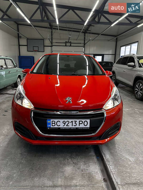 Хетчбек Peugeot 208 2015 в Львові