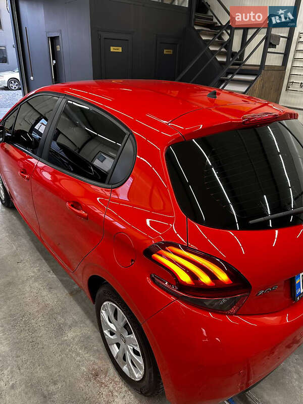 Хетчбек Peugeot 208 2015 в Львові